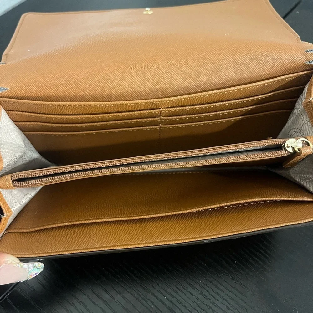 Michael Kors Tan Leather Wallet - Picture 8 of 9